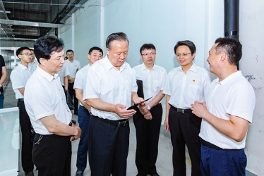 省高院黨組書記、院長李占國一行蒞臨浙江鴻禧能源股份有限公司開展“三服務”